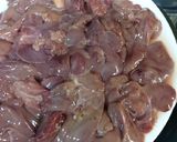 A picture of step 1 of Chicken liver masala.