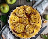 Foto del passaggio 11 della ricetta Crostata di Rose di Mele in Sfoglia e Crema Pasticcera