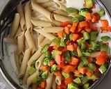 A picture of step 11 of White sauce pasta (veg).