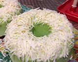 Foto langkah ke 6 dari resep Bolu kukus keju pandan.