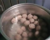Foto langkah ke 3 dari resep Bakso Daging Sapi + Udang dengan Kaldu Iga Sapi.