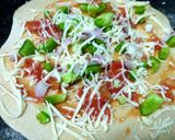 A picture of step 3 of Tava roti pizza.
