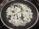 Lomo con pasas y cebolla caramelizada
