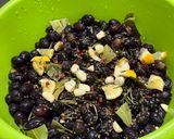 Foto del paso 4 de la receta: Aceitunas negras aliñadas