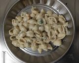 A picture of step 4 of Creamy White Sauce Macroni.