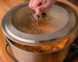 Klasszikus csirkepaprikás recept fázis 7 fotója