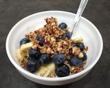 Foto del paso 3 de la receta: Granola de frutos secos y coco con dátiles, hecha en sartén
