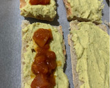 Foto del paso 5 de la receta: Tosta de hummus de aguacate con tomate balsámico y queso curado.🧀🥑🧀