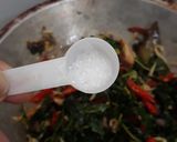 Foto langkah ke 9 dari resep Oseng Daun Pepaya Teri.