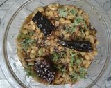 A picture of step 3 of Dry chanadal in dabha style.