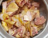 A picture of step 1 of நாட்டு கோழி குழம்பு (Naattu kozhi kulambu recipe in tamil).