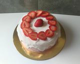 Foto del passaggio 8 della ricetta Torta alle fragole effetto gelato