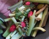 Foto langkah ke 2 dari resep Sayur asem bening, pakai mangga muda.