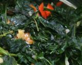 Foto langkah ke 7 dari resep Tumis Daun Pepaya Jepang Ikan Roa.