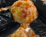 A picture of step 4 of Cheesy Ham & Rice Balls.