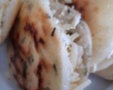 Foto del paso 4 de la receta: Arepas de cebollín rellenas de queso