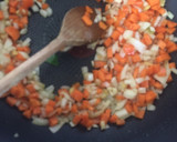 Foto del paso 2 de la receta: Arroz integral frito con salmón