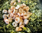 Foto del paso 3 de la receta: Revuelto de grelos con gambas y arroz con semillas
