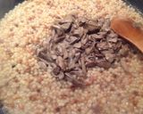 Foto del passaggio 7 della ricetta Fregola con coniglio e funghi porcini