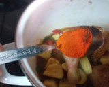 Foto del paso 4 de la receta: Pollo guisado con reducción de salsa