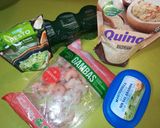 Foto del paso 1 de la receta: Quinoa con gambas y guisantes