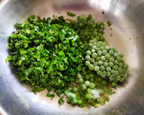 A picture of step 1 of Methi Mutter Pulao.