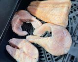 Foto del paso 1 de la receta: Salmón a la miel mostaza con espárragos verdes en papillot, freidora de aire