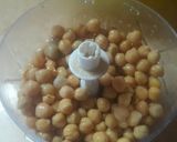 Foto del paso 2 de la receta: Hamburguesas de garbanzos con fideos al pesto