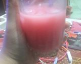 Foto langkah ke 2 dari resep Es Nutrisari Strawberry Milky.
