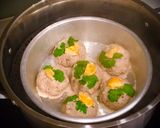 Hình bước làm 3 của món Thịt viên trứng muối