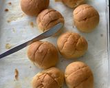 Foto langkah ke 4 dari resep Korean Cream Cheese Garlic Bread.