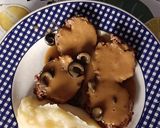 Foto del paso 6 de la receta: Rollo de carne picada con salsa de aceitunas negras