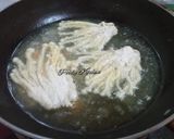 Foto langkah ke 2 dari resep Nasi Daun Jeruk Ayam & Enoki.