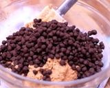 Foto langkah ke 2 dari resep Chocolate chips cookies 🍪.