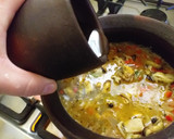 Foto del paso 2 de la receta: Mariscal caliente en conserva 🍜