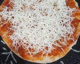 A picture of step 4 of Naan pizza.