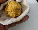 सत्तू की मोटी रोटी और आलू प्याज टमाटर की चटपटी चटनी - स्वादिष्ट पौष्टिक देसी भोजन रेसिपी चरण 8 फोटो