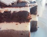 Foto langkah ke 7 dari resep Triple Mousse Chocolate Cake.