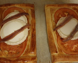 Foto del paso 4 de la receta: Hojaldre con queso de cabra, tomate y anchoas