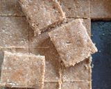 गुड़ और मूंगफली की बर्फी(Gud aur moongfali ki barfi recipe in Hindi) रेसिपी चरण 6 फोटो