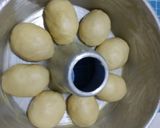 Foto langkah ke 5 dari resep Roti Sobek Lembut.