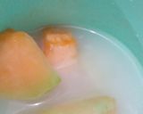 Foto langkah ke 2 dari resep Jus melon.