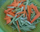 Hình bước làm 1 của món Đậu cô ve cà rốt xào tỏi