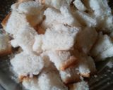 A picture of step 2 of Leftover Schezwan BreadUpma.