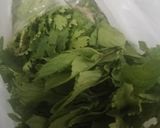 A picture of step 1 of Green Dahi phulkian.