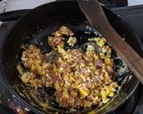 Foto langkah ke 3 dari resep Nasi Goreng Favorit Keluarga.