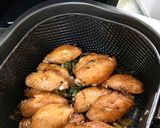 รูปขั้นตอนการทำที่ 4 ของ ปีกไก่ทอดน้ำปลาใบมะกรูด หม้อทอดไร้น้ำมัน