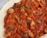 Foto del paso 4 de la receta: Empanada de hojaldre de pollo y pisto