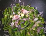 A picture of step 1 of Masalaydar Dahi Bhindi.