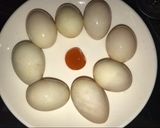 Hình bước làm 2 của món Trứng vịt muối